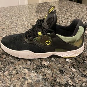 DC Josh Kalis LE color. Size 13